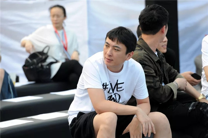 国民老公十年实习期暗淡收场，草根大学生又该如何立足职?。? title=